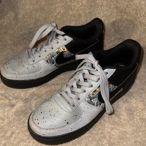 🎨 Nike Air Force 1 Low LV8 GS 'Graffiti Graphics', sz 5.5Y/Women’s Sz 7, EUC 👟